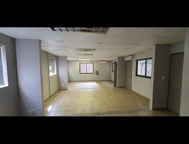 700M² WAREHOUSE FOR SALE IN KILLARNEY INDUSTRIA